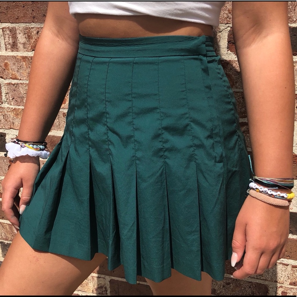 Green trendy tennis skirt!!